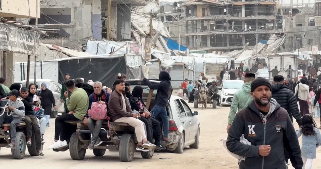 تتفاقم الأوضاع الصحية في قطاع غزة في ظل استمرار النزوح وتدهور الظروف المعيشية، حيث تسهم الأجواء الباردة والماطرة، والاكتظاظ الشديد، وسوء حالة الملاجئ، إلى جانب ضعف خدمات المياه والصرف الصحي، في خلق بيئة عالية الخطورة لانتشار الأمراض.